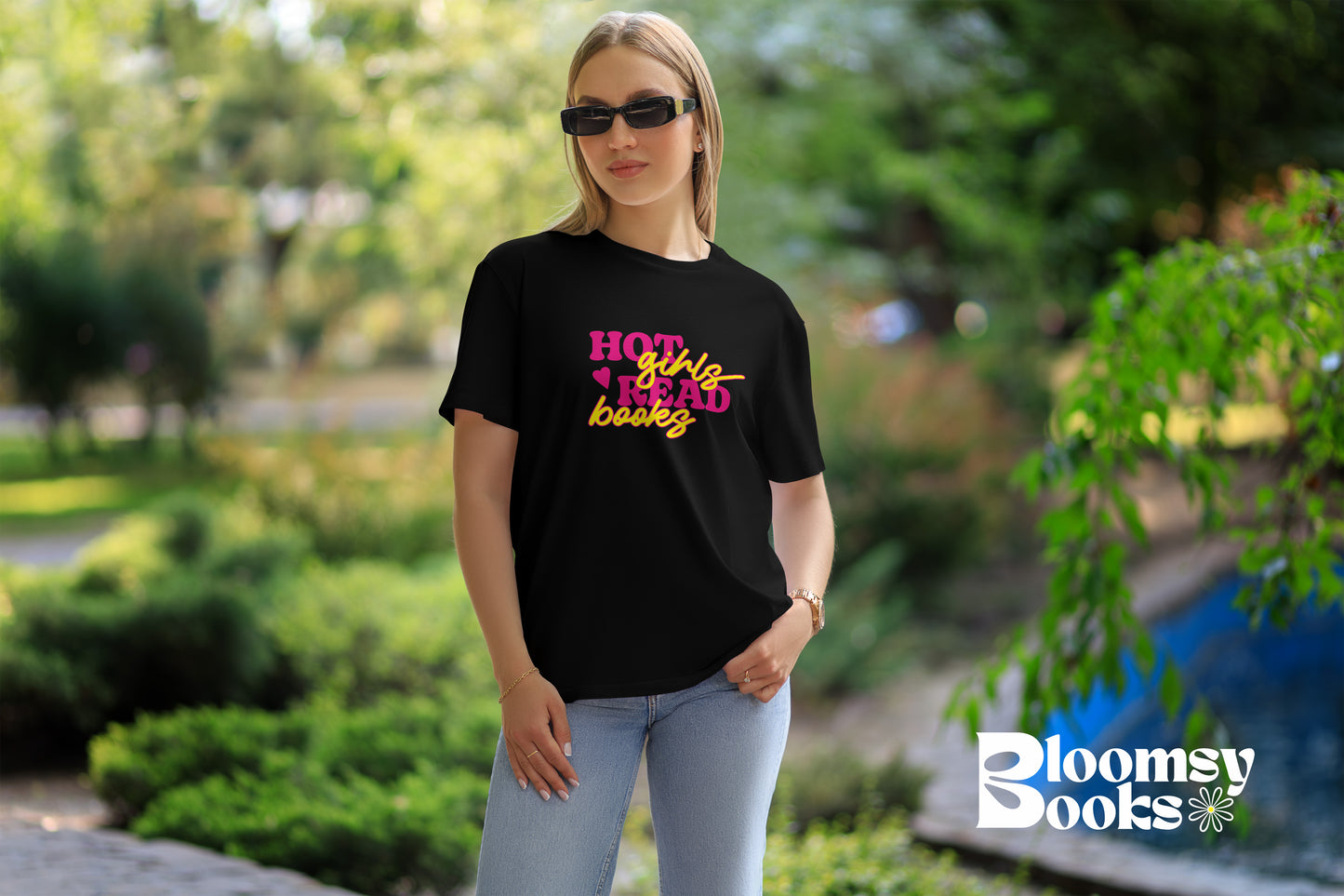 CAMISETA HOT GIRLS READ BOOKS